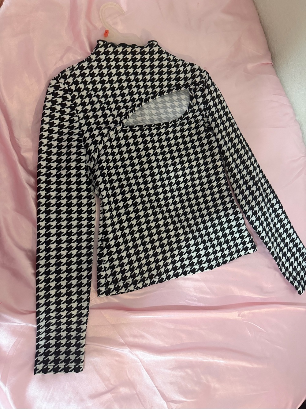 Houndstooth Cutout Long-Sleeve Top - Black/White
